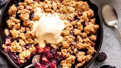 apple and blackcurrant crumble