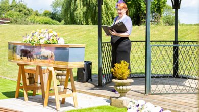 how to become a funeral celebrant uk